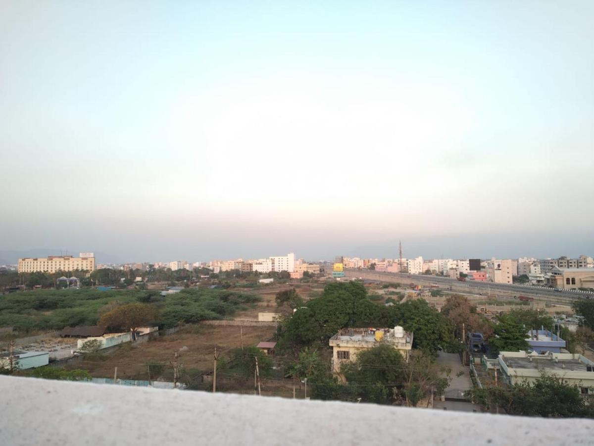 Sls Homestay - Luxury Ac Service Apartments 1Bhk, 2Bhk, 3Bhk - Direct Flyover To Alipiri Tirumala Gate - Walk To Ps4 Pure Veg Restaurants, Supermarkets - Near To National Highway & Padmavathi Amma Temple - Modular Kitchen, Living Room -Free Superfast Tirupati Extérieur photo
