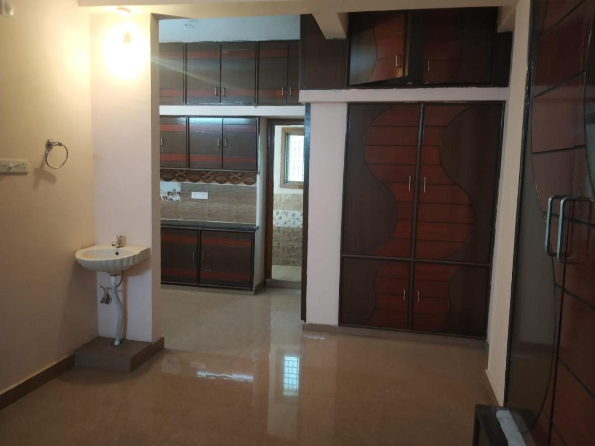 Sls Homestay - Luxury Ac Service Apartments 1Bhk, 2Bhk, 3Bhk - Direct Flyover To Alipiri Tirumala Gate - Walk To Ps4 Pure Veg Restaurants, Supermarkets - Near To National Highway & Padmavathi Amma Temple - Modular Kitchen, Living Room -Free Superfast Tirupati Extérieur photo