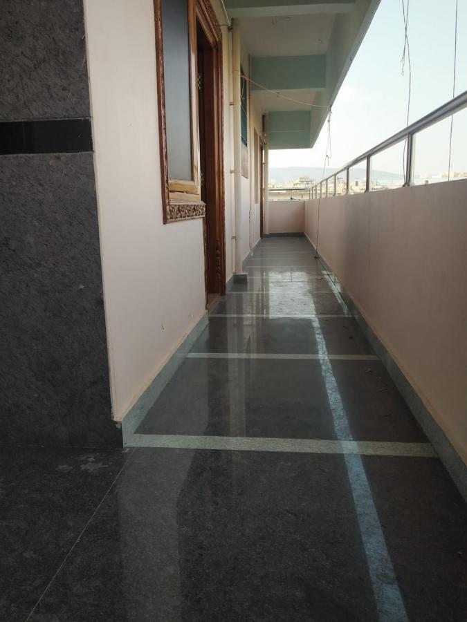 Sls Homestay - Luxury Ac Service Apartments 1Bhk, 2Bhk, 3Bhk - Direct Flyover To Alipiri Tirumala Gate - Walk To Ps4 Pure Veg Restaurants, Supermarkets - Near To National Highway & Padmavathi Amma Temple - Modular Kitchen, Living Room -Free Superfast Tirupati Extérieur photo
