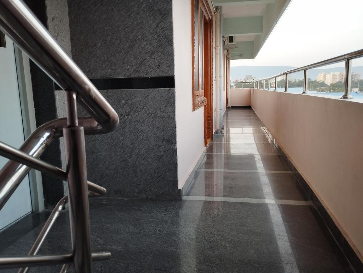 Sls Homestay - Luxury Ac Service Apartments 1Bhk, 2Bhk, 3Bhk - Direct Flyover To Alipiri Tirumala Gate - Walk To Ps4 Pure Veg Restaurants, Supermarkets - Near To National Highway & Padmavathi Amma Temple - Modular Kitchen, Living Room -Free Superfast Tirupati Extérieur photo