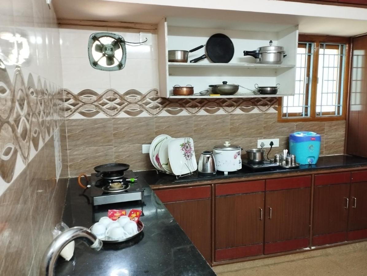 Sls Homestay - Luxury Ac Service Apartments 1Bhk, 2Bhk, 3Bhk - Direct Flyover To Alipiri Tirumala Gate - Walk To Ps4 Pure Veg Restaurants, Supermarkets - Near To National Highway & Padmavathi Amma Temple - Modular Kitchen, Living Room -Free Superfast Tirupati Extérieur photo