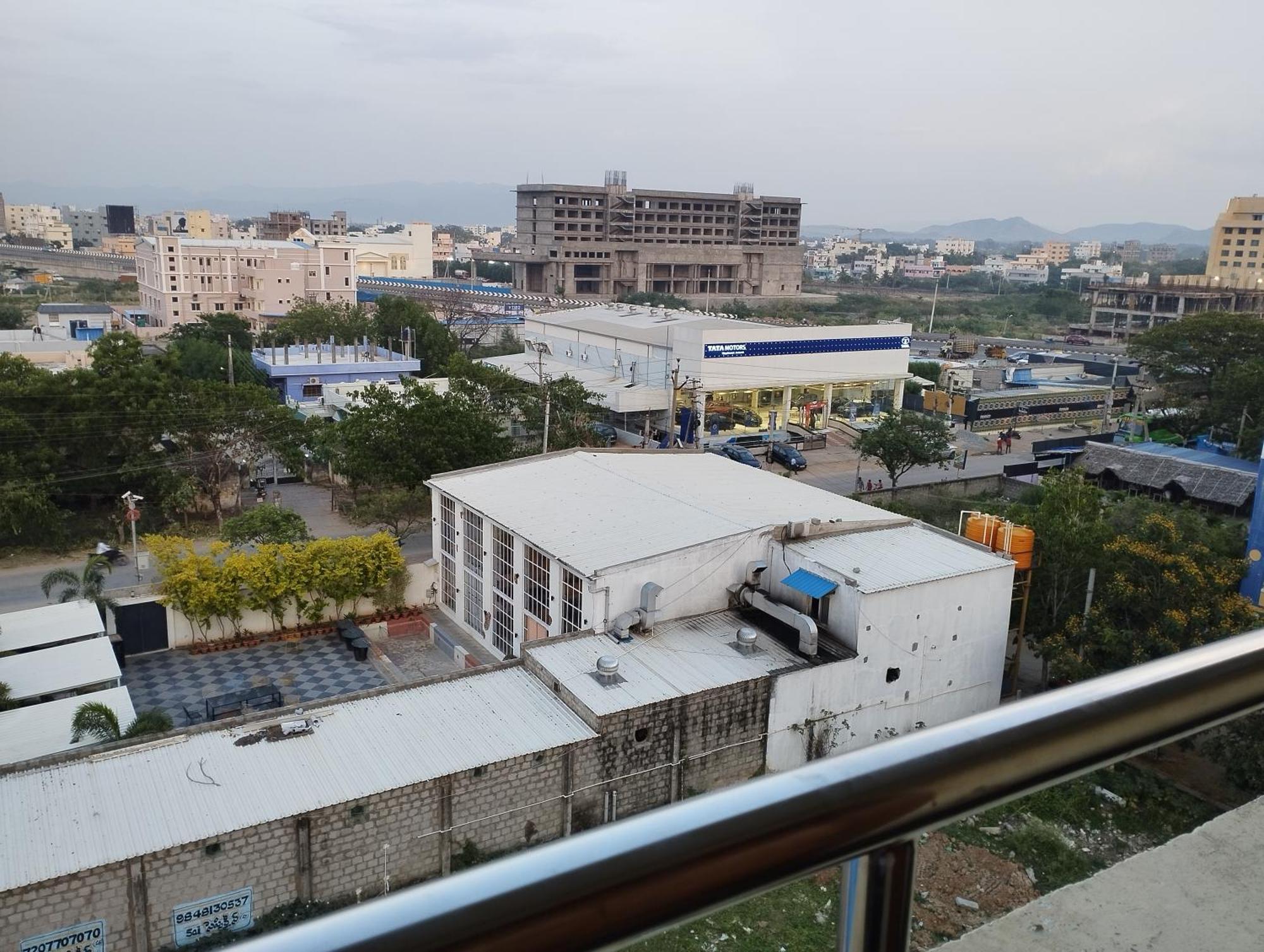 Sls Homestay - Luxury Ac Service Apartments 1Bhk, 2Bhk, 3Bhk - Direct Flyover To Alipiri Tirumala Gate - Walk To Ps4 Pure Veg Restaurants, Supermarkets - Near To National Highway & Padmavathi Amma Temple - Modular Kitchen, Living Room -Free Superfast Tirupati Extérieur photo