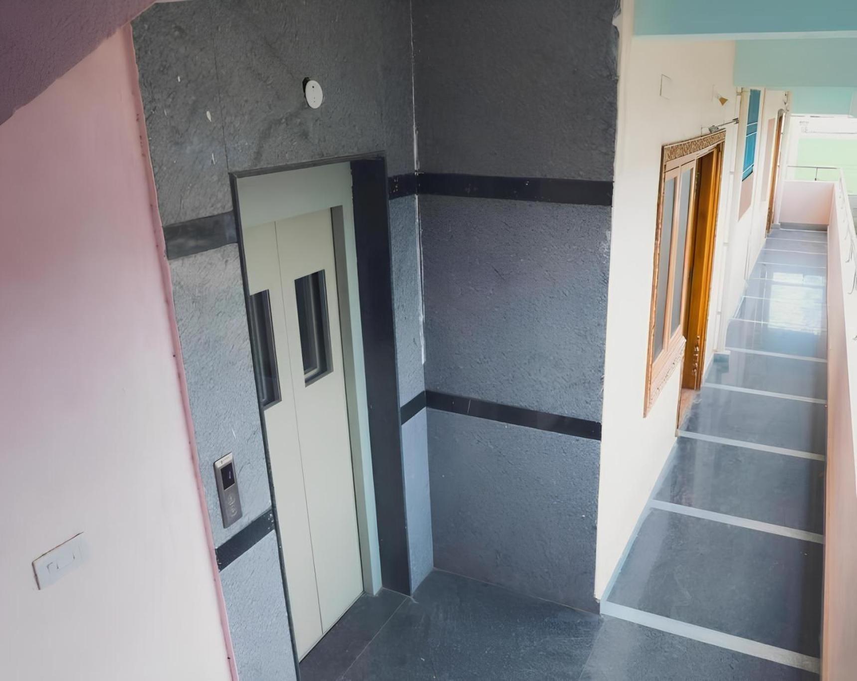 Sls Homestay - Luxury Ac Service Apartments 1Bhk, 2Bhk, 3Bhk - Direct Flyover To Alipiri Tirumala Gate - Walk To Ps4 Pure Veg Restaurants, Supermarkets - Near To National Highway & Padmavathi Amma Temple - Modular Kitchen, Living Room -Free Superfast Tirupati Extérieur photo