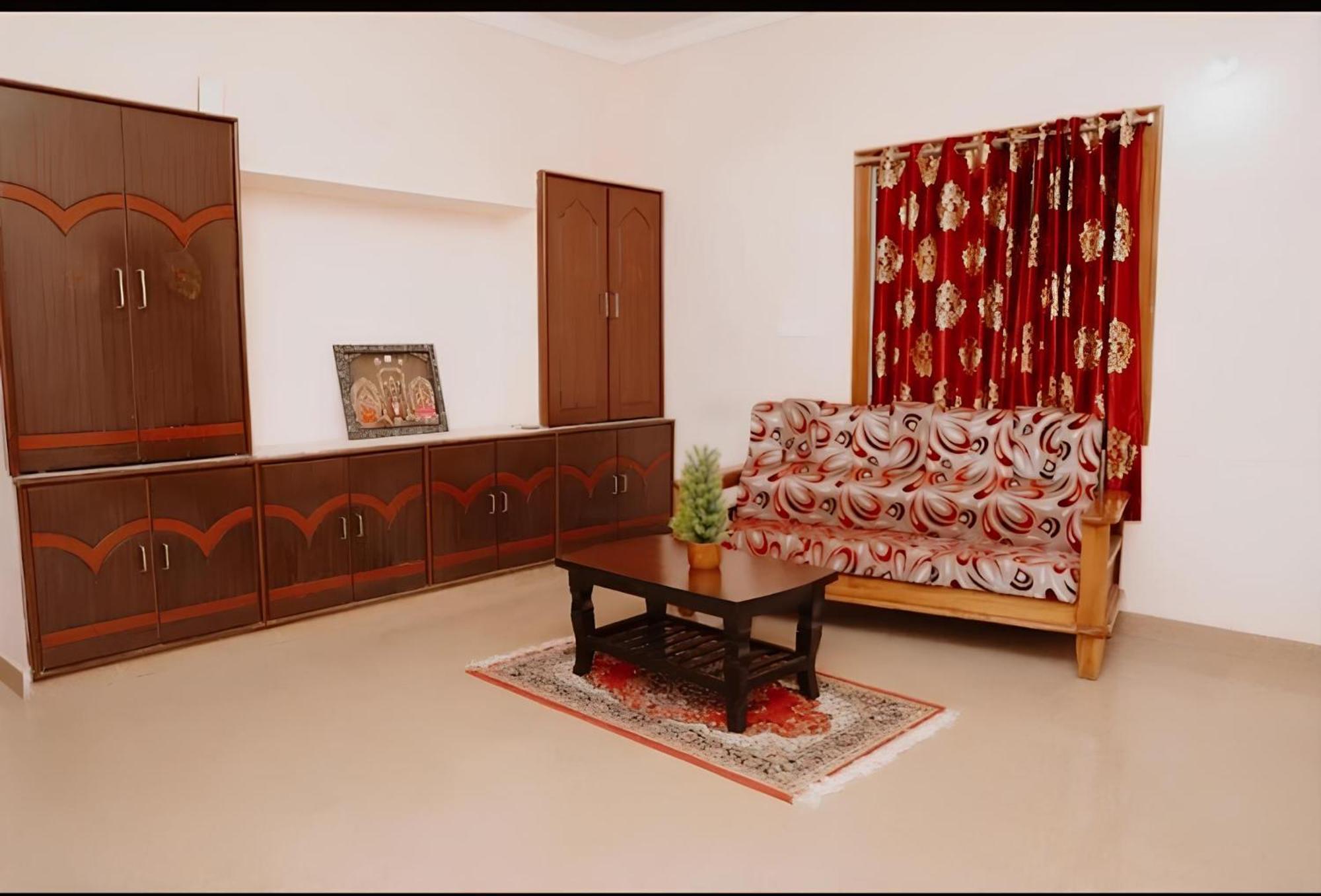 Sls Homestay - Luxury Ac Service Apartments 1Bhk, 2Bhk, 3Bhk - Direct Flyover To Alipiri Tirumala Gate - Walk To Ps4 Pure Veg Restaurants, Supermarkets - Near To National Highway & Padmavathi Amma Temple - Modular Kitchen, Living Room -Free Superfast Tirupati Extérieur photo